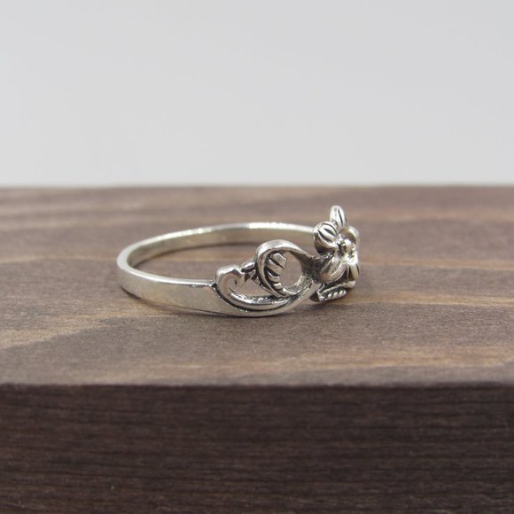 Size 6 Sterling Silver Dainty Ornate Flower Band - Picture 3 of 8